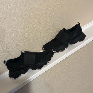 Sorel tennis shoes! Size 7!